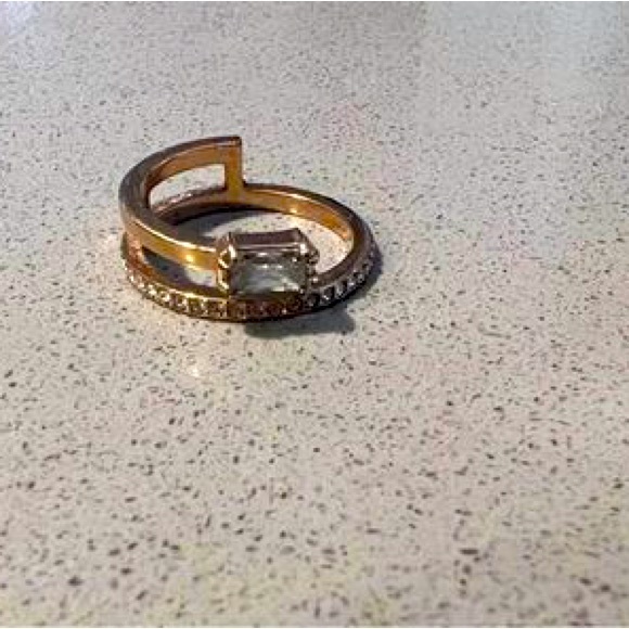 Rose gold Swarovski ring - Picture 1 of 3